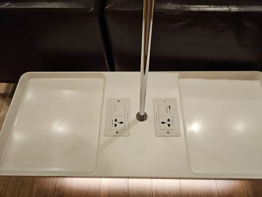 Tomadas e USB para carregar aparelhos electrónicos