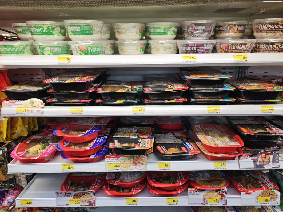 Refeições quentes prontas a cozinhar, prontas a reaquecer de imediato