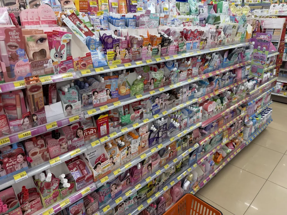 Prateleira com cosméticos