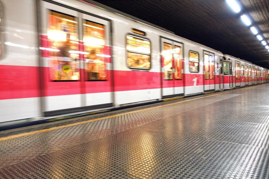 Metro de Milão
