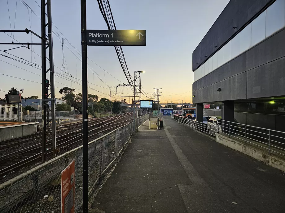 Direcções para a plataforma do centro da cidade de Melbourne
