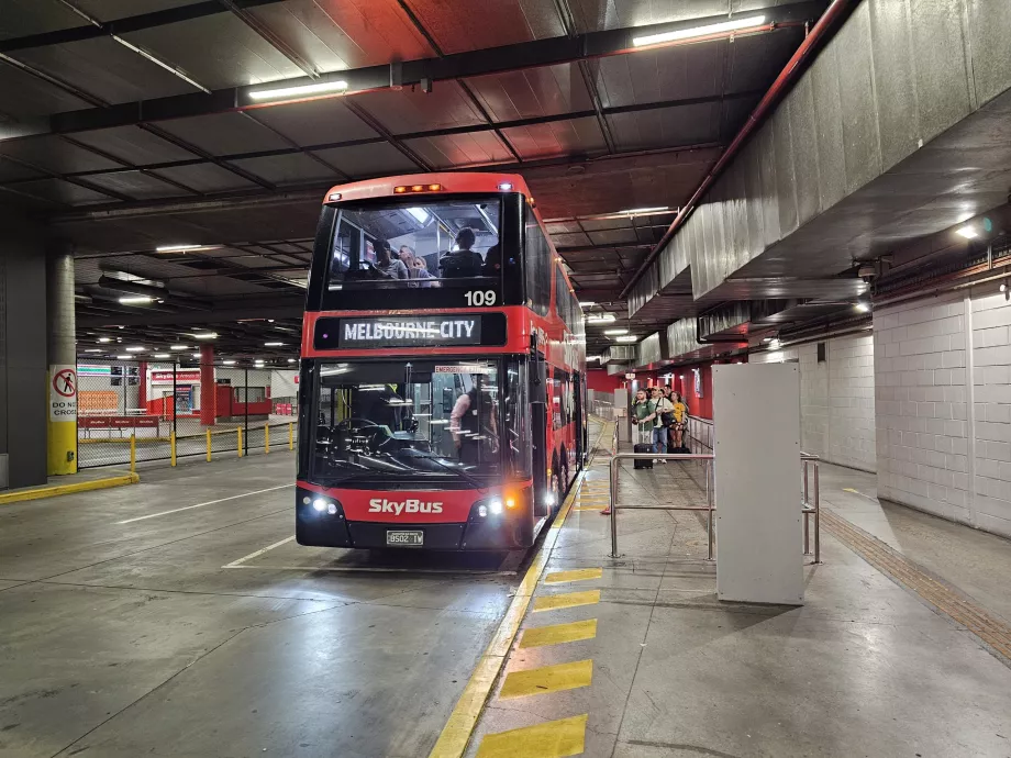 Paragem do Skybus na estação de Southern Cross