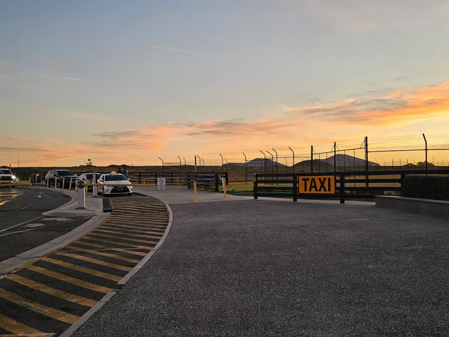 Táxi em frente ao terminal