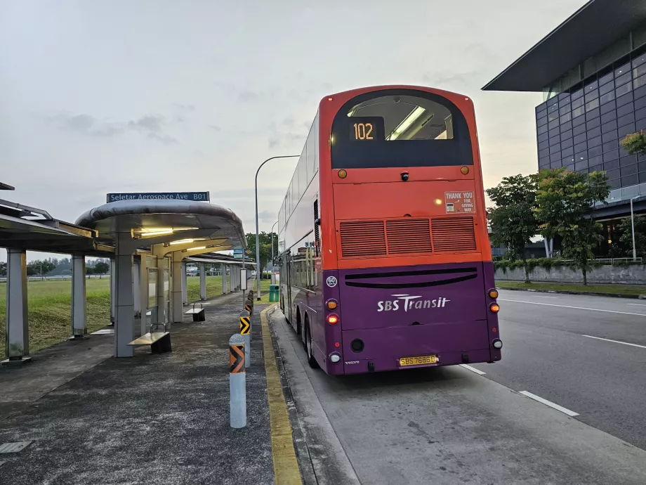 Paragem de autocarro em frente ao aeroporto