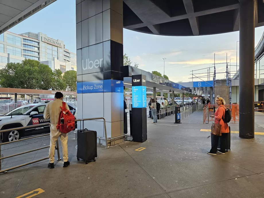 Uber à porta do terminal internacional