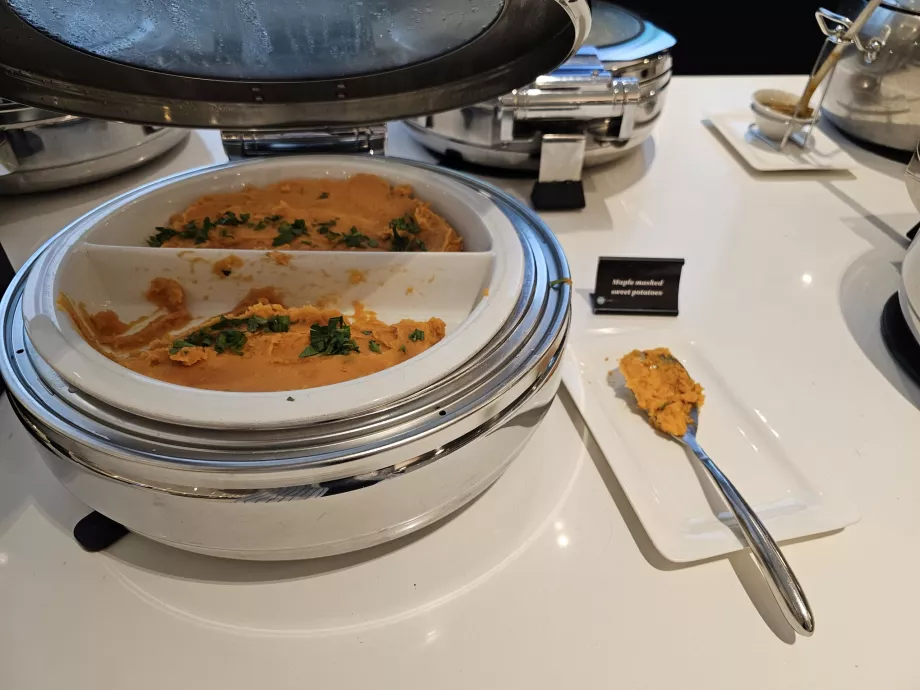 ANZ Lounge, comida quente